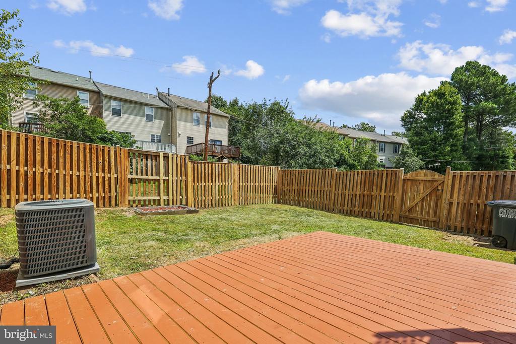 7403 HOUNDSBURY COURT