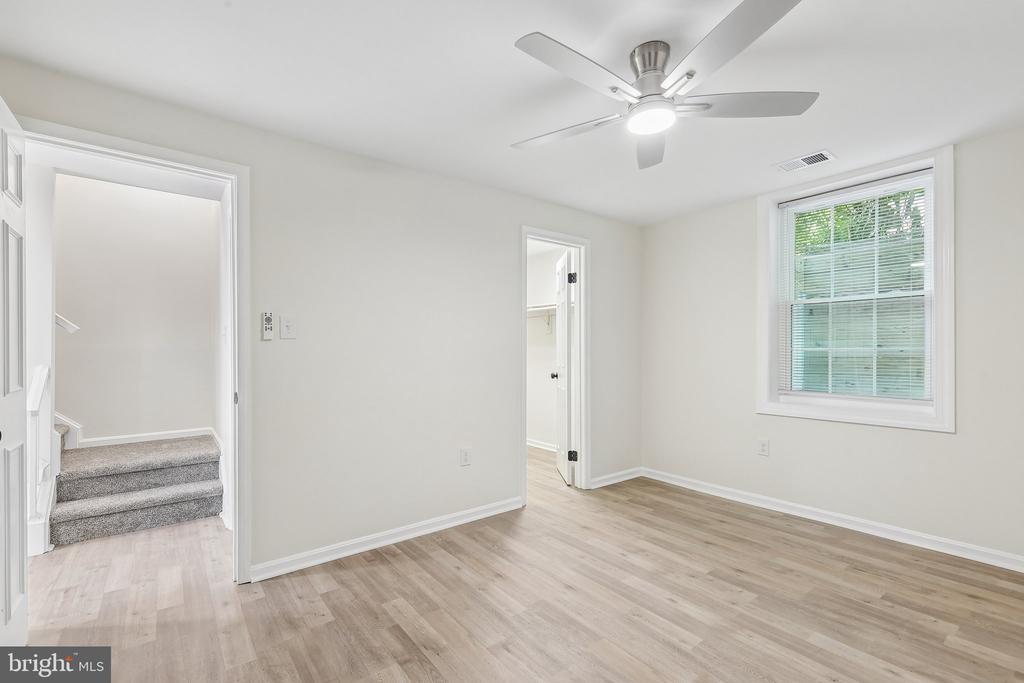 7403 HOUNDSBURY COURT