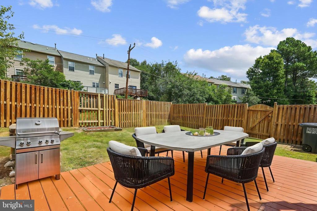 7403 HOUNDSBURY COURT