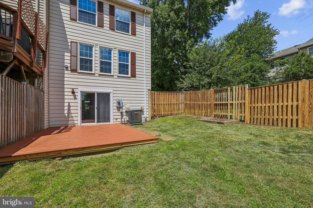 7403 HOUNDSBURY COURT