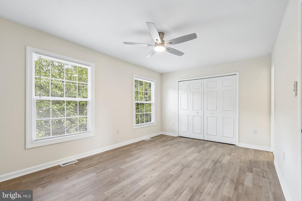 7403 HOUNDSBURY COURT