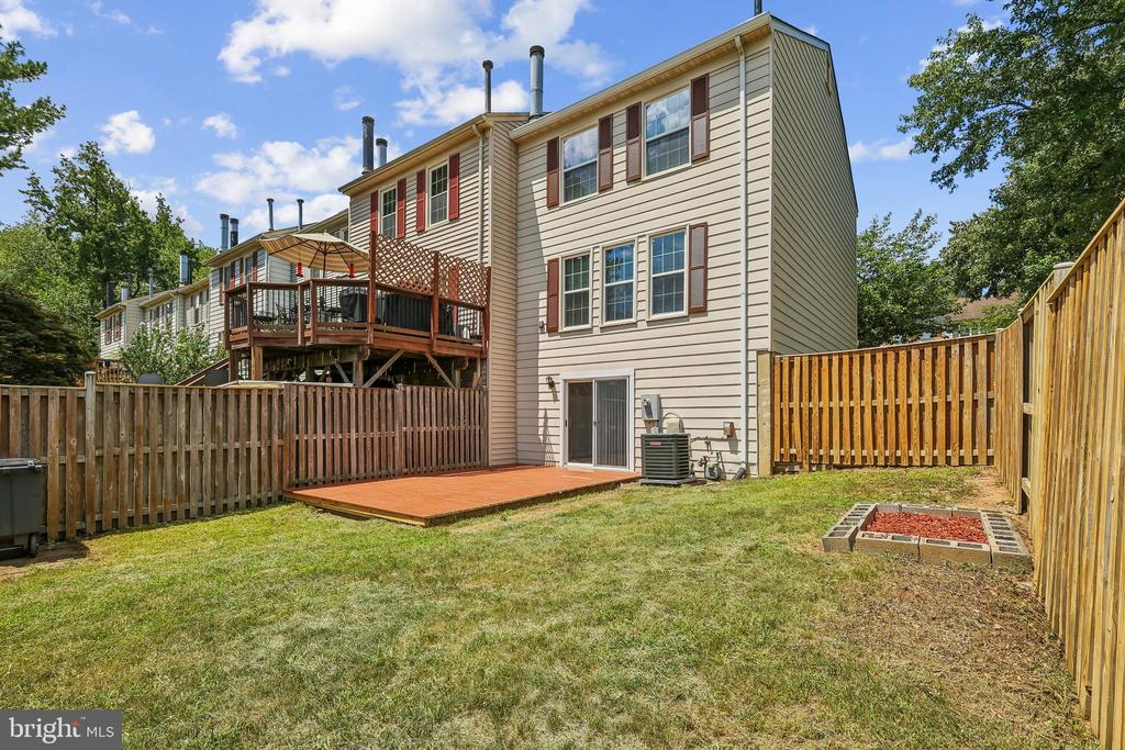 7403 HOUNDSBURY COURT