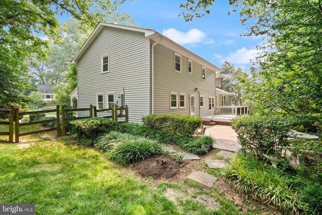 8104 CHIVALRY ROAD