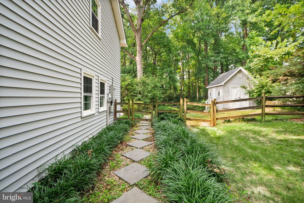 8104 CHIVALRY ROAD