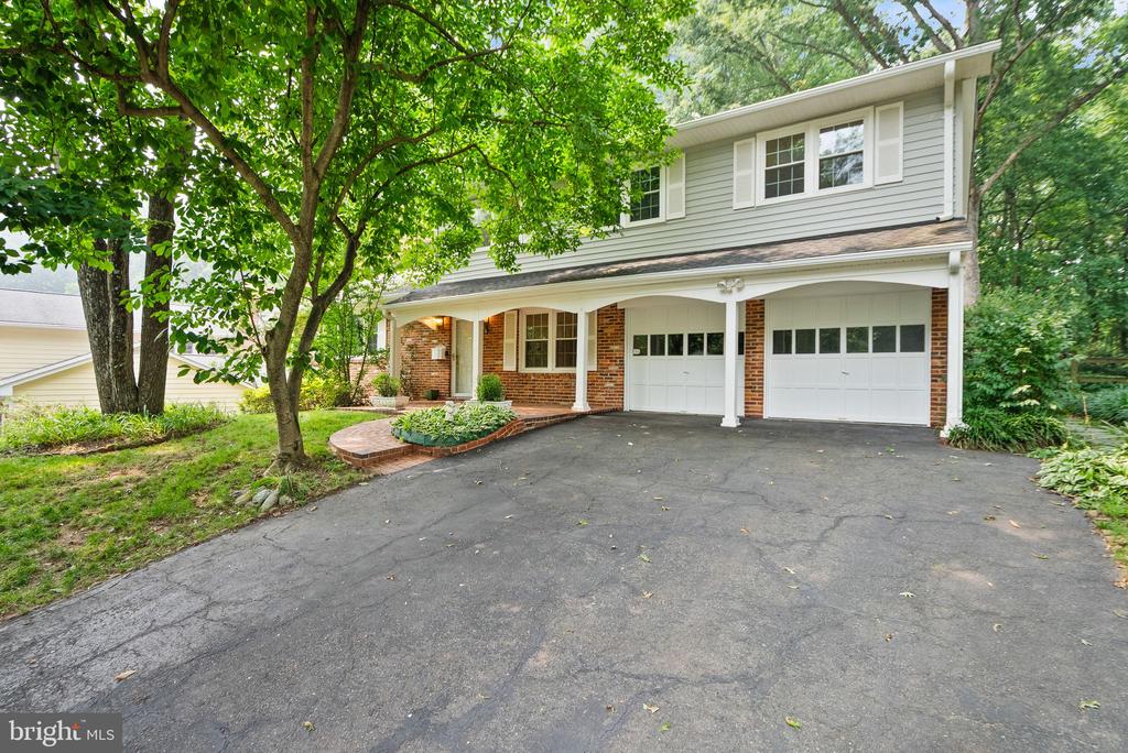 8104 CHIVALRY ROAD