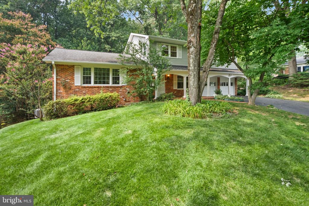 8104 CHIVALRY ROAD