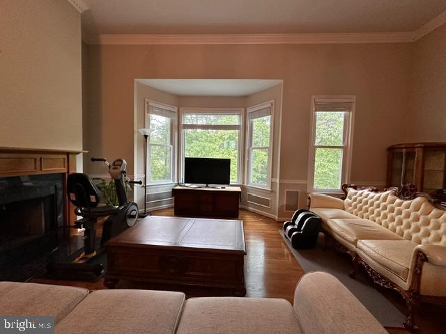 2069 VAN TUYL PLACE