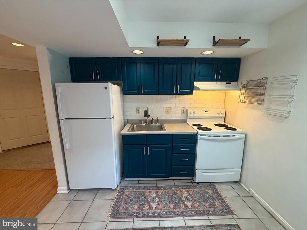 2218 CENTRAL AVENUE Unit: BASEMENT