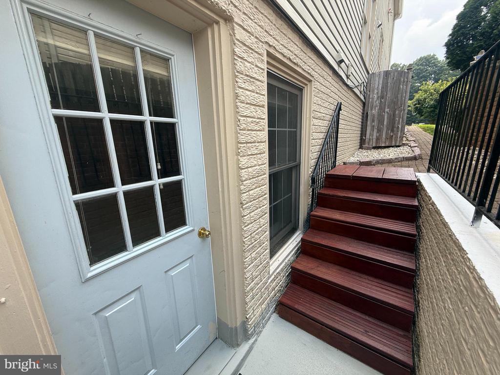 2218 CENTRAL AVENUE Unit: BASEMENT