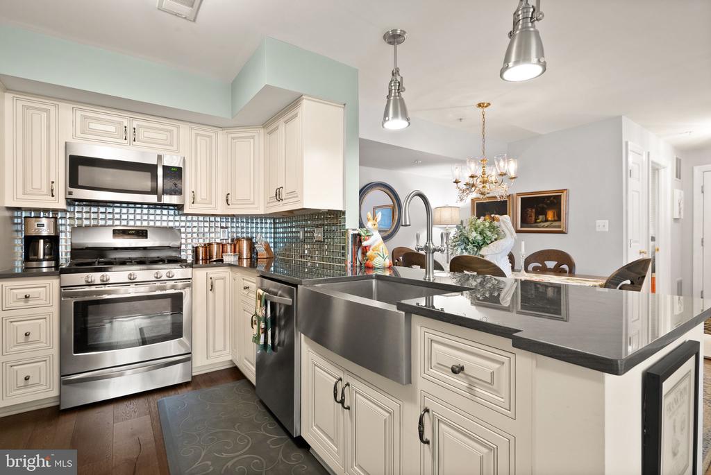 12205 FAIRFIELD HOUSE DRIVE Unit: 604B