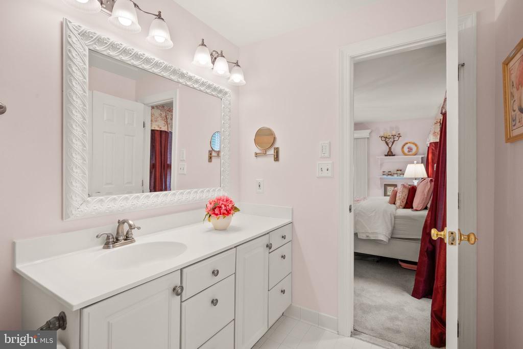 12205 FAIRFIELD HOUSE DRIVE Unit: 604B