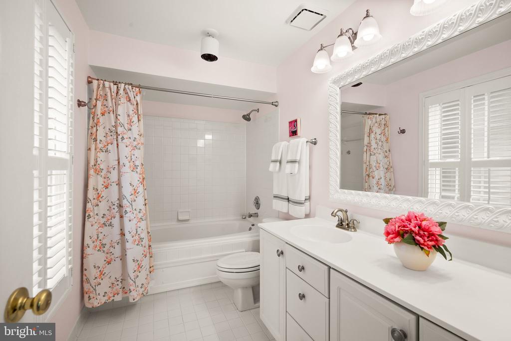 12205 FAIRFIELD HOUSE DRIVE Unit: 604B