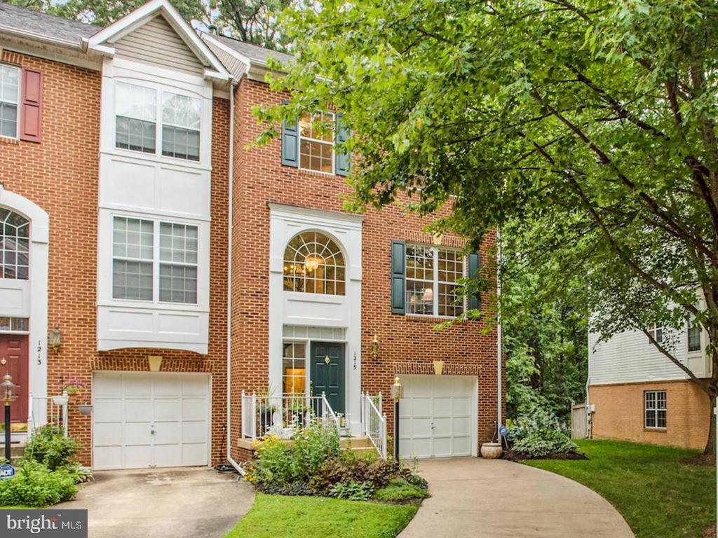 1215 WILD HAWTHORN WAY