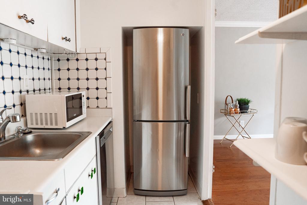11400 WASHINGTON PLZ W Unit: 205