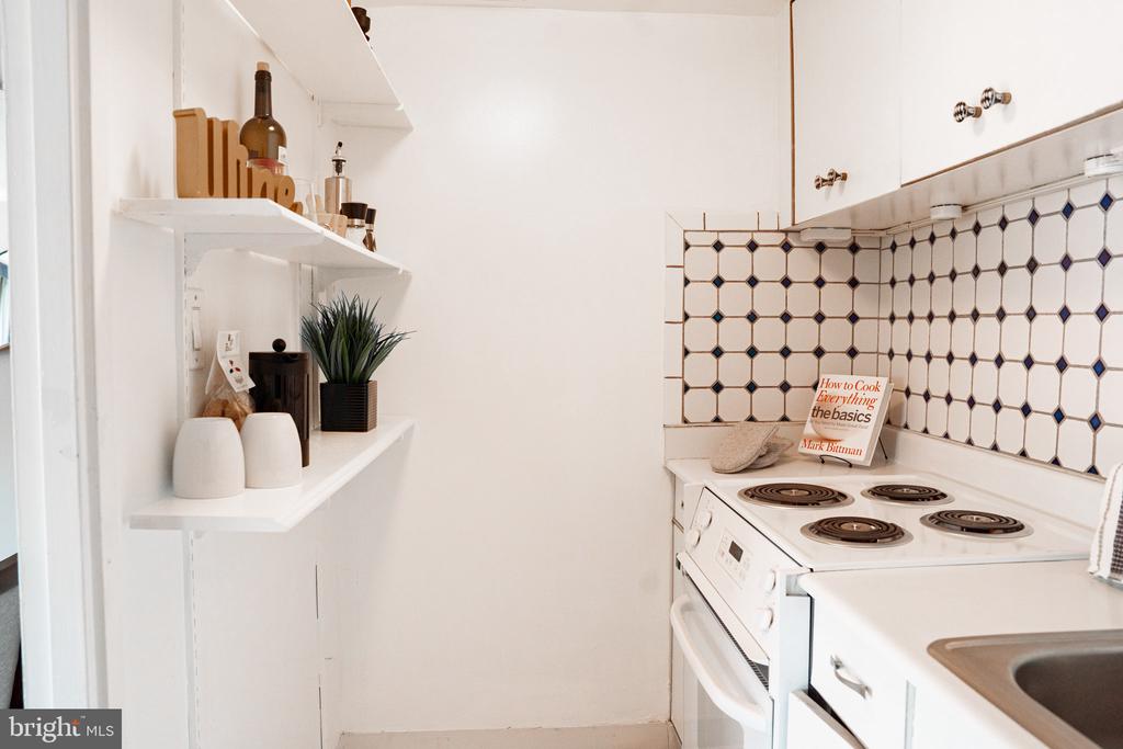 11400 WASHINGTON PLZ W Unit: 205
