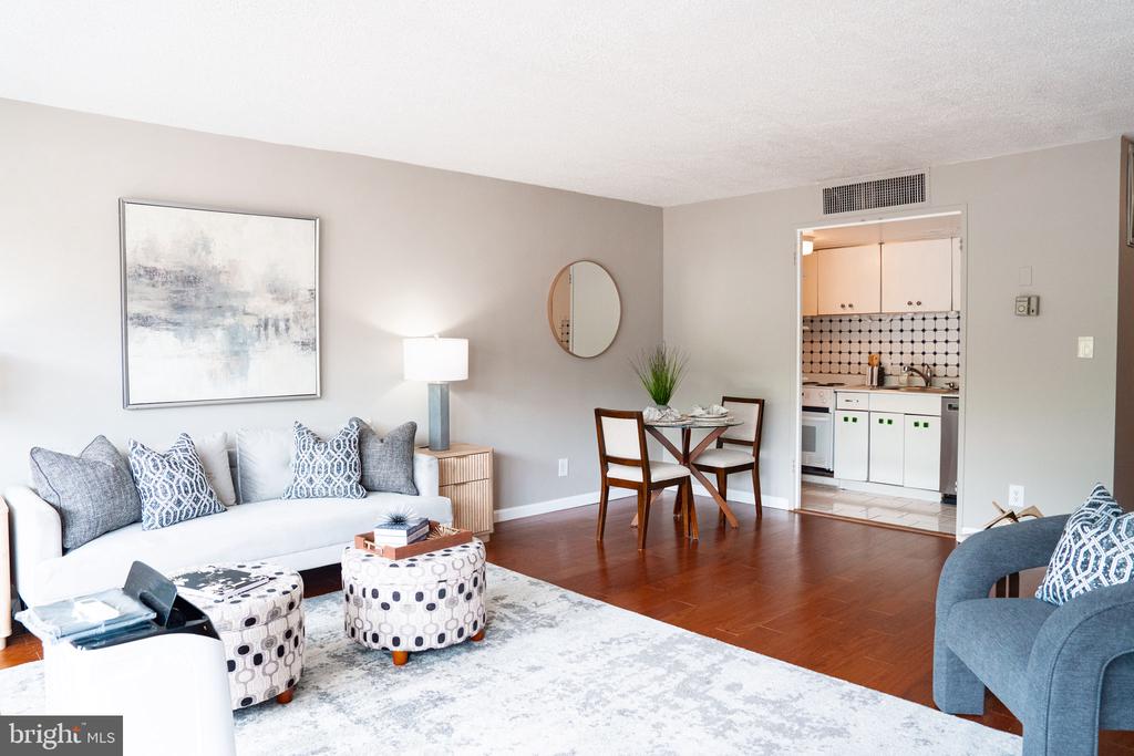 11400 WASHINGTON PLZ W Unit: 205