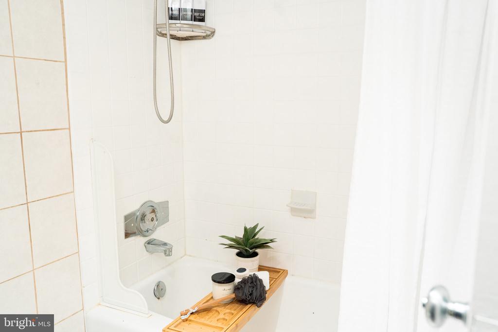 11400 WASHINGTON PLZ W Unit: 205