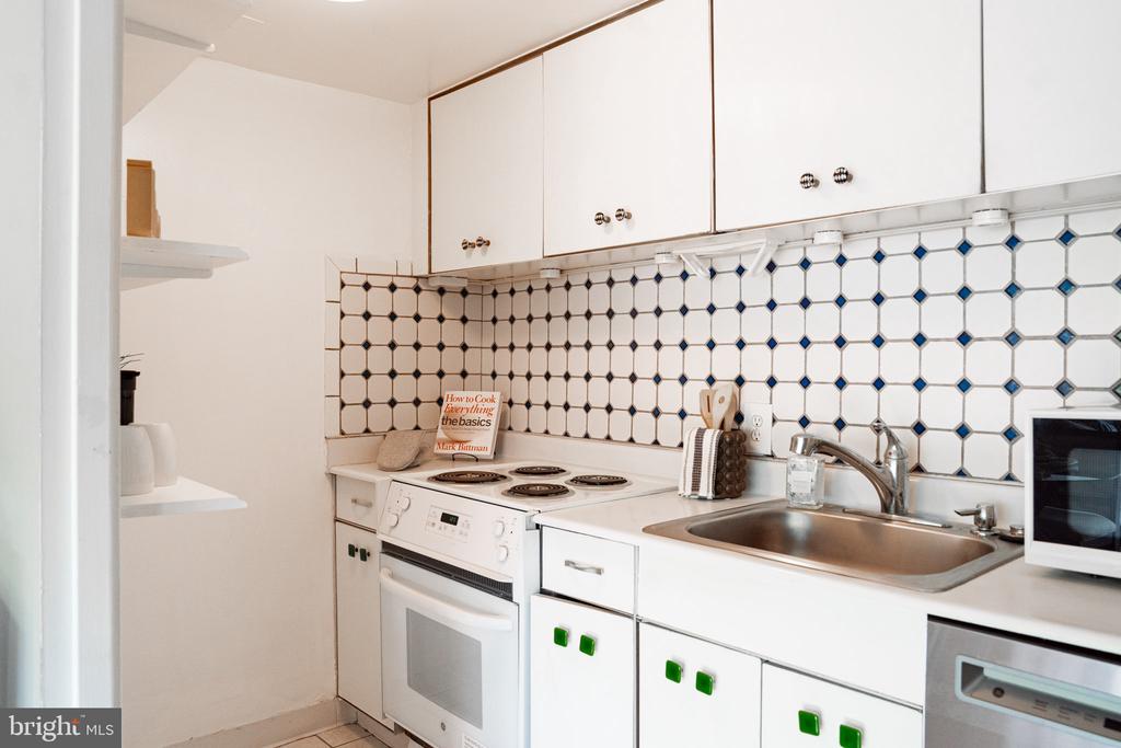 11400 WASHINGTON PLZ W Unit: 205