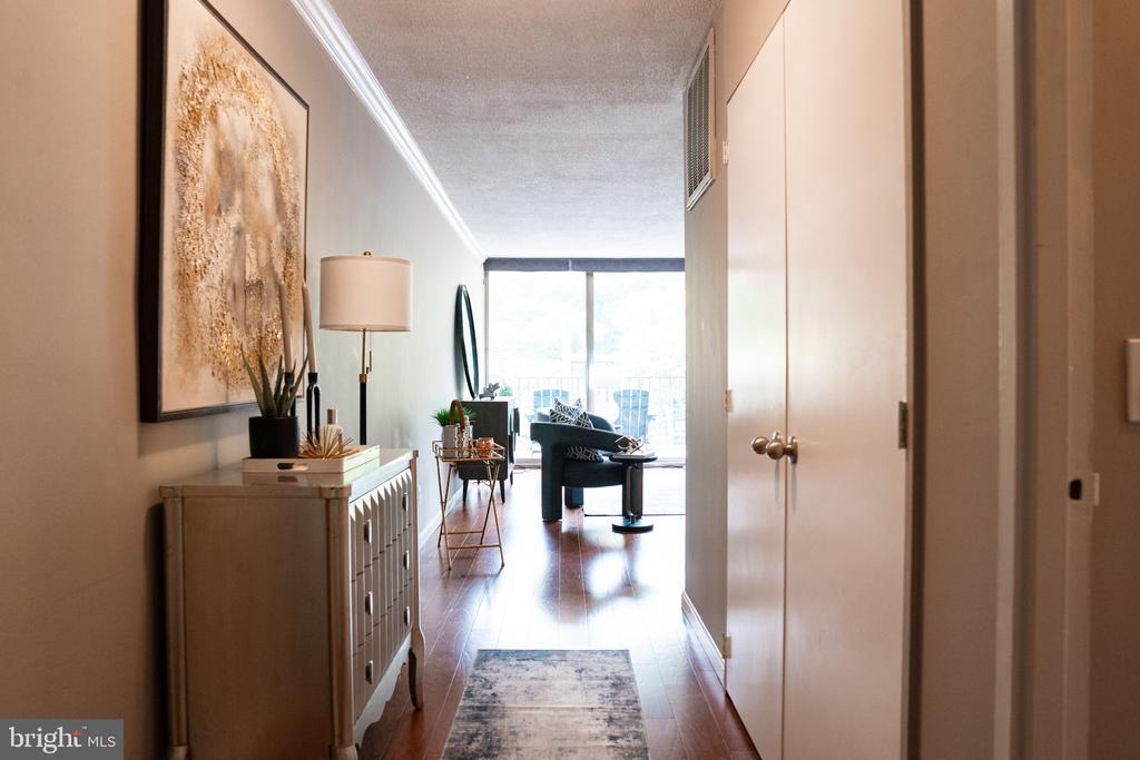 11400 WASHINGTON PLZ W Unit: 205