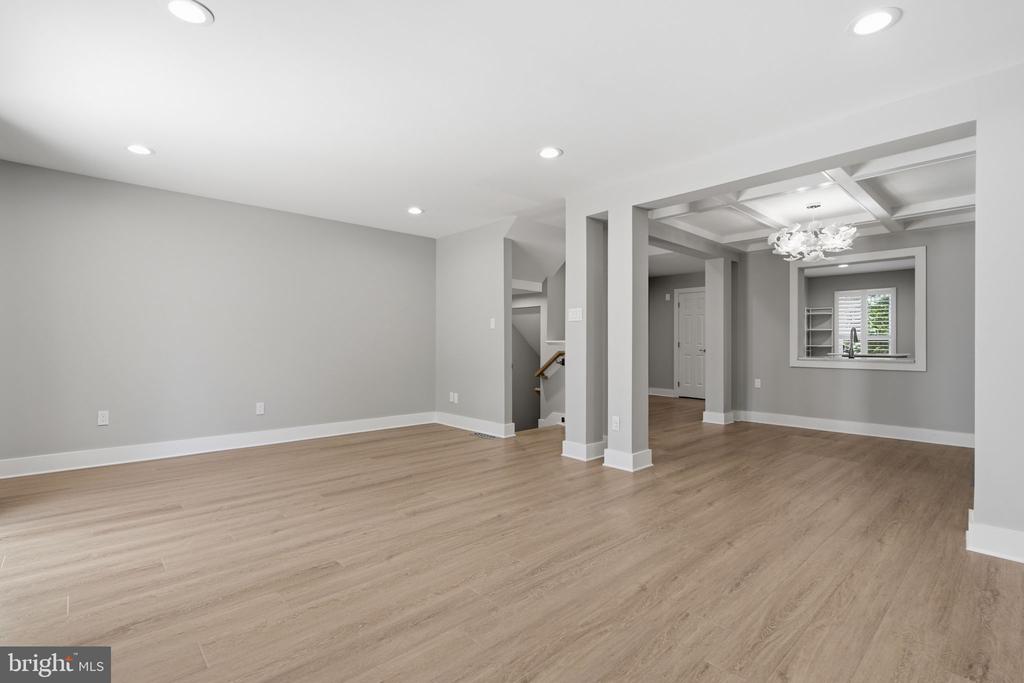 12087 EDGEMERE CIRCLE