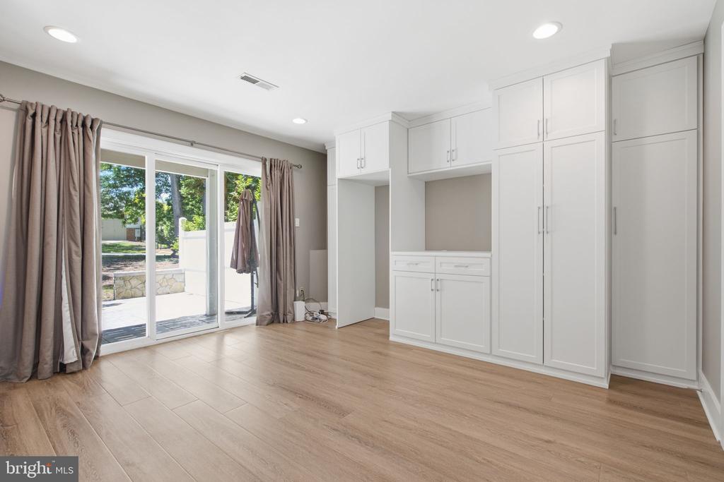 12087 EDGEMERE CIRCLE