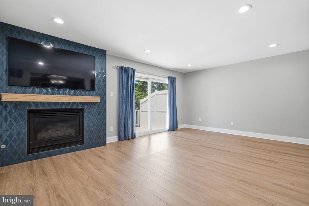 12087 EDGEMERE CIRCLE