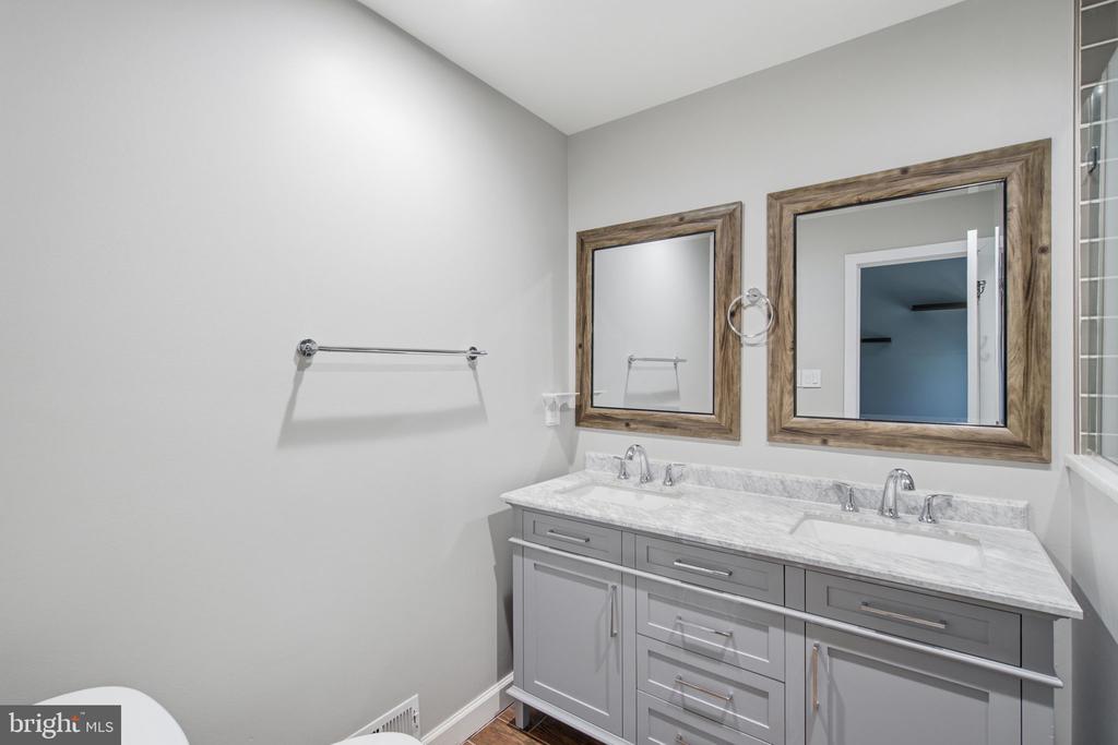 12087 EDGEMERE CIRCLE