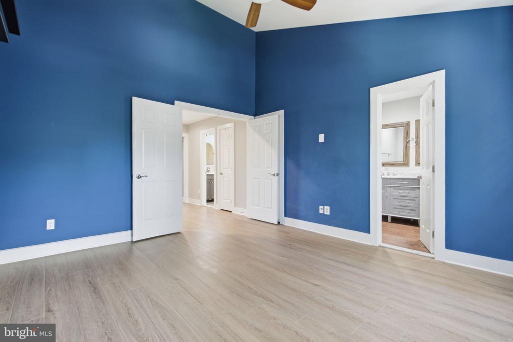 12087 EDGEMERE CIRCLE