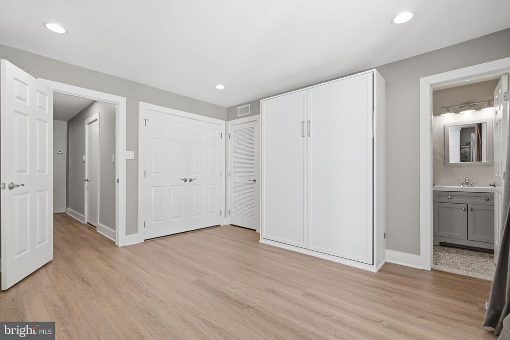 12087 EDGEMERE CIRCLE