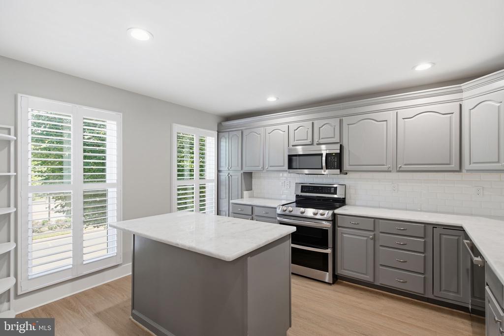 12087 EDGEMERE CIRCLE