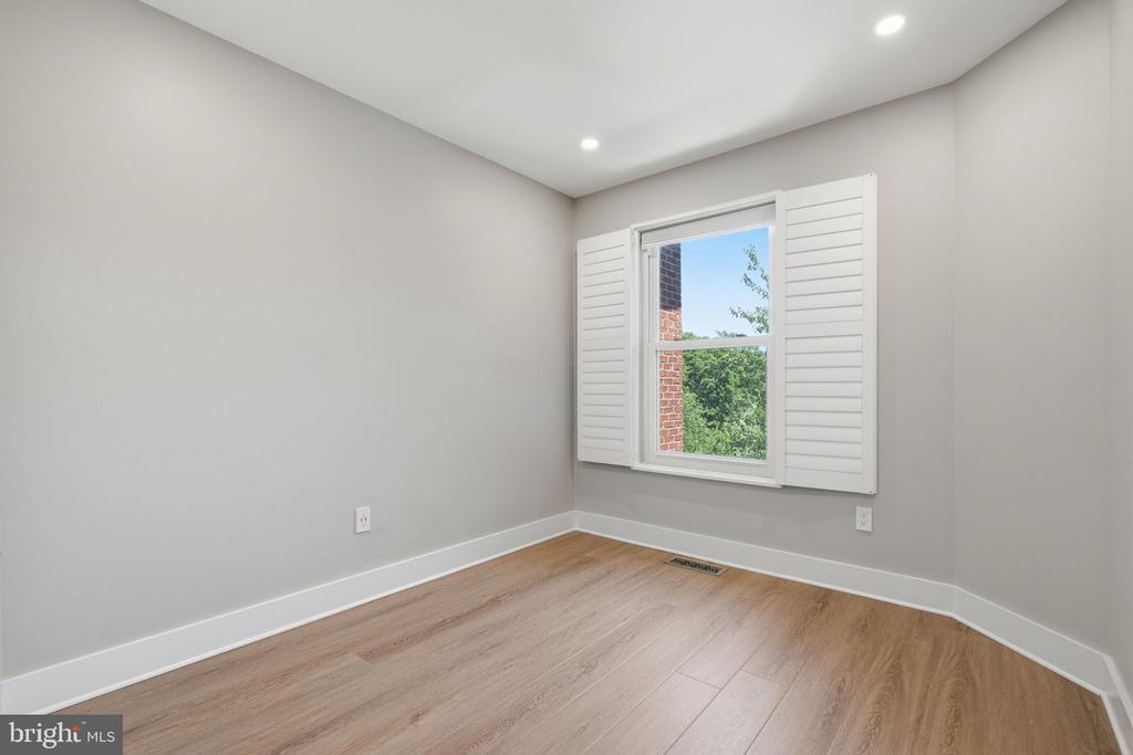 12087 EDGEMERE CIRCLE