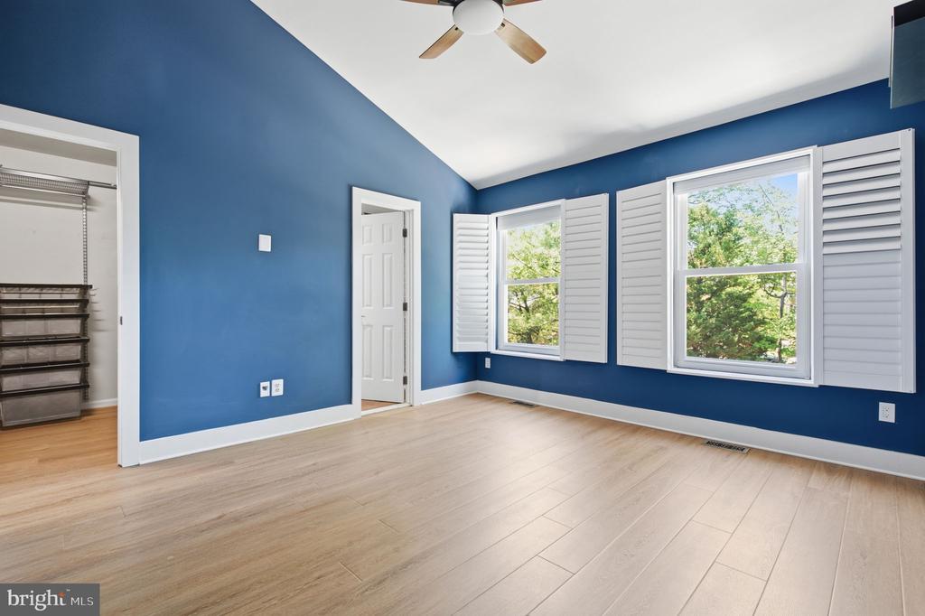 12087 EDGEMERE CIRCLE