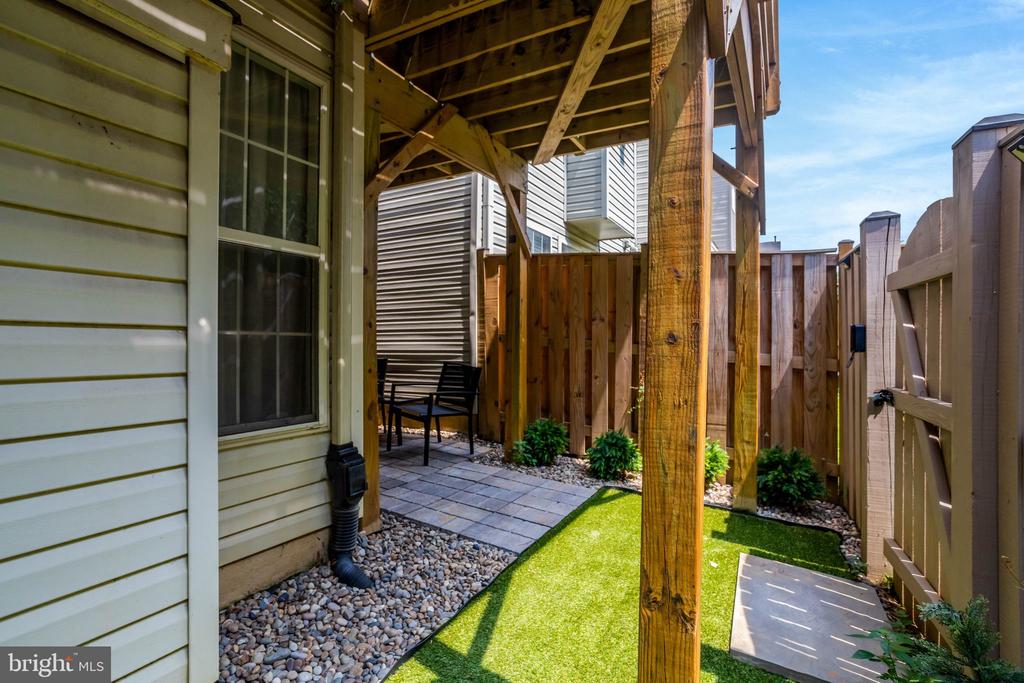 7837 DOGUE INDIAN CIRCLE