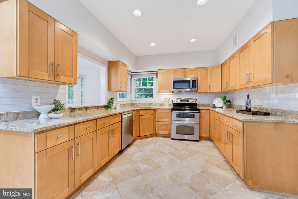 7827 BELLEFLOWER DRIVE