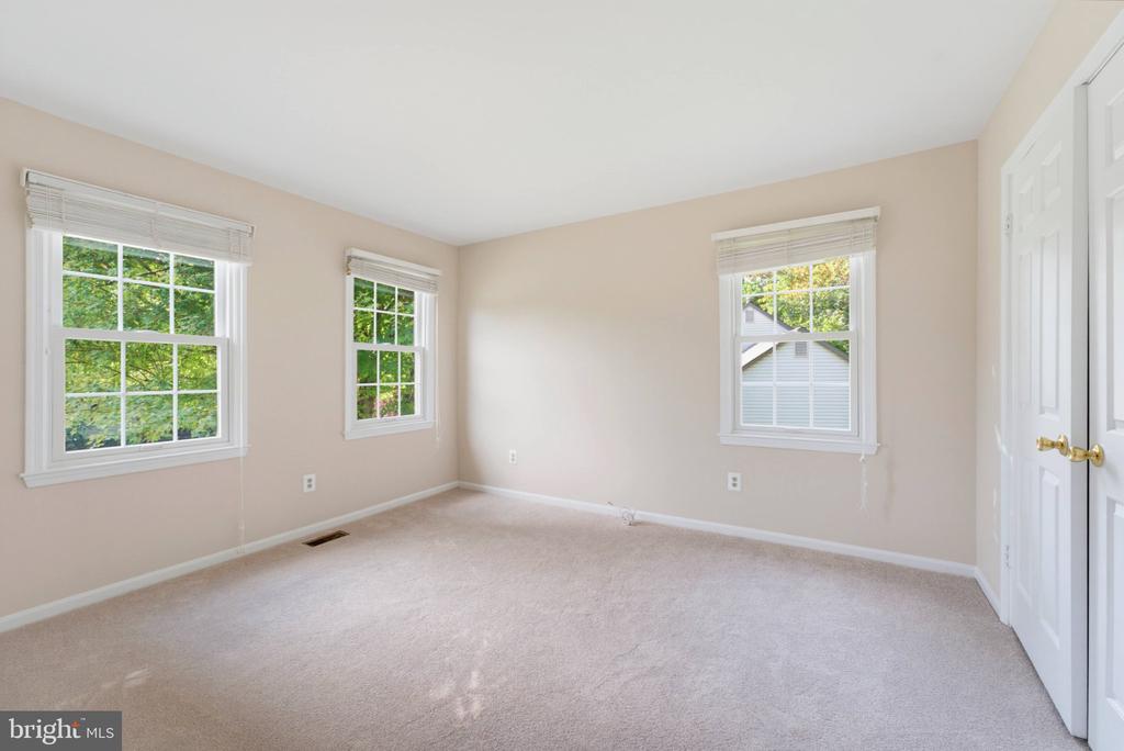 7827 BELLEFLOWER DRIVE