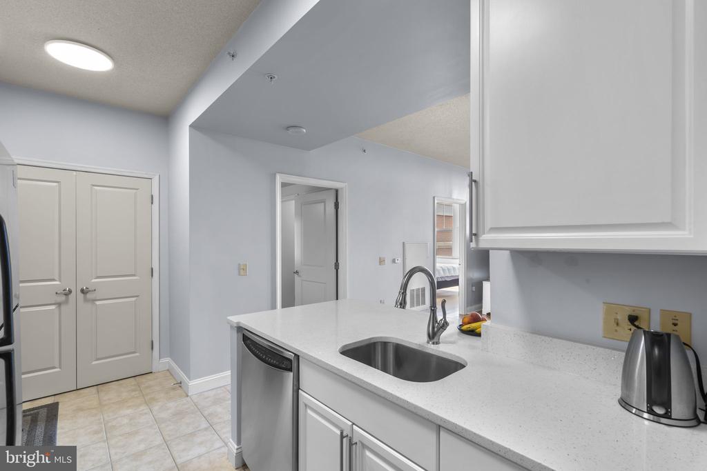 11760 SUNRISE VALLEY DRIVE Unit: 905
