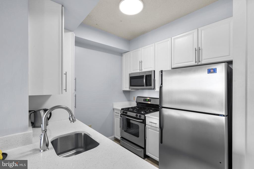 11760 SUNRISE VALLEY DRIVE Unit: 905