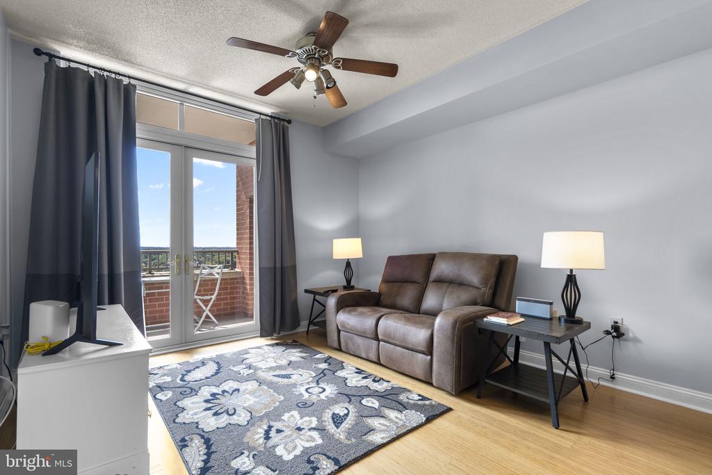 11760 SUNRISE VALLEY DRIVE Unit: 905
