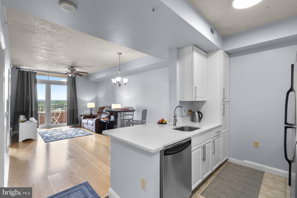 11760 SUNRISE VALLEY DRIVE Unit: 905
