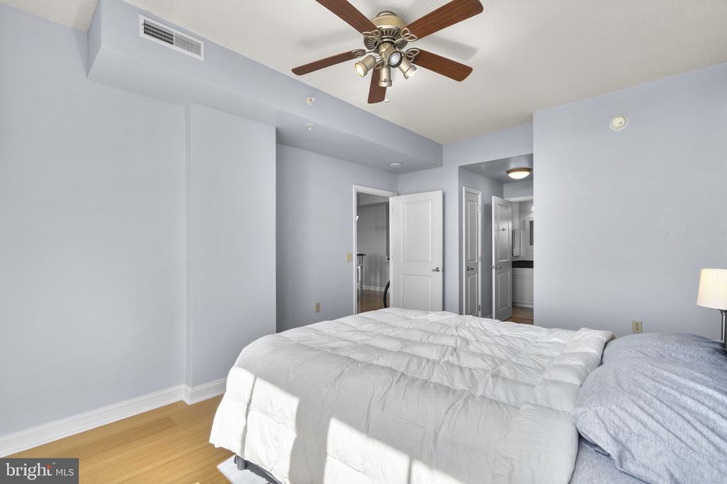 11760 SUNRISE VALLEY DRIVE Unit: 905