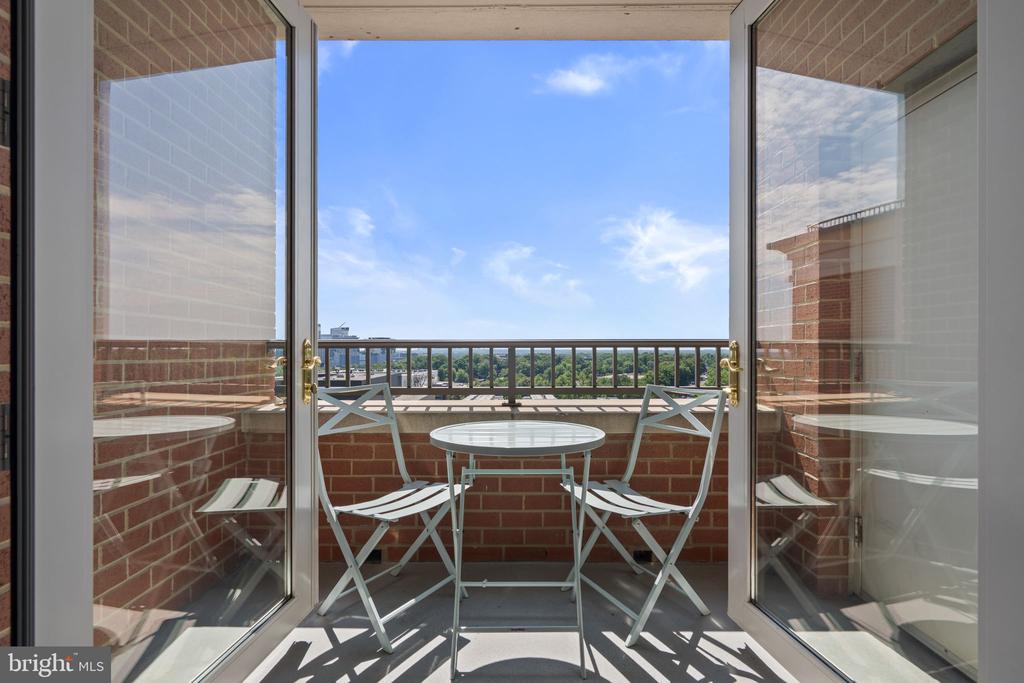 11760 SUNRISE VALLEY DRIVE Unit: 905