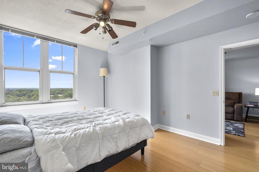 11760 SUNRISE VALLEY DRIVE Unit: 905