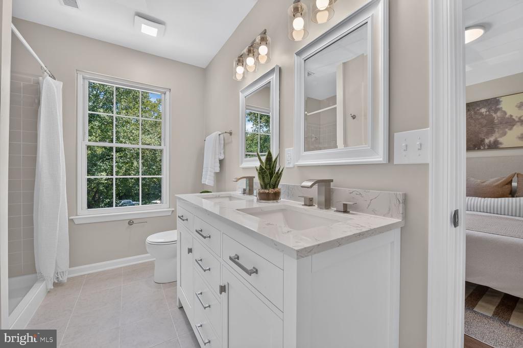 3926 COLLIS OAK COURT