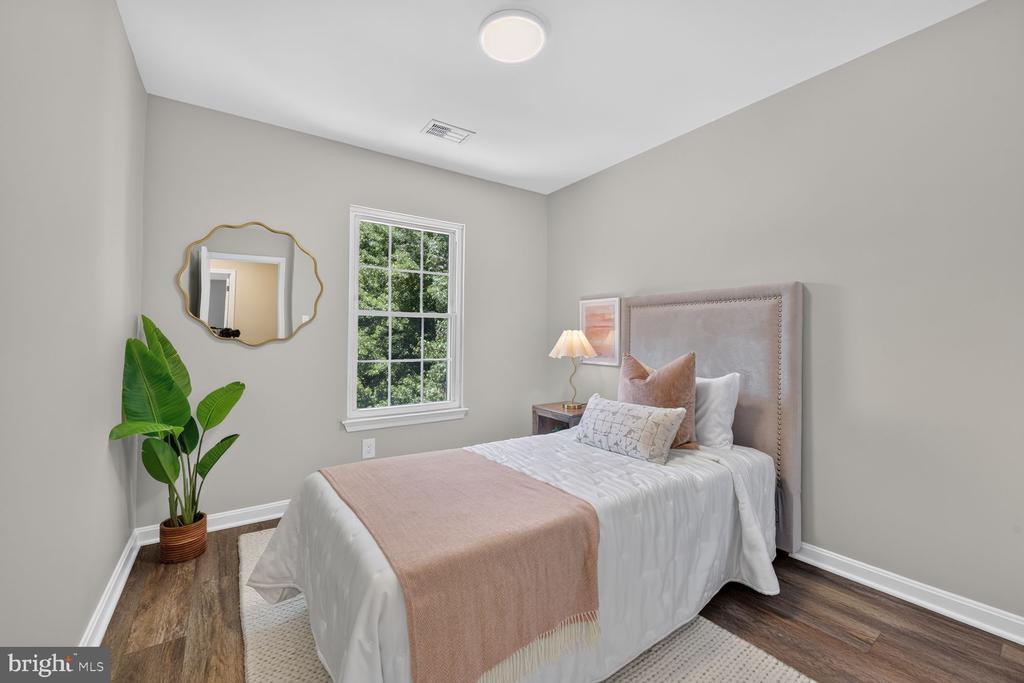 3926 COLLIS OAK COURT