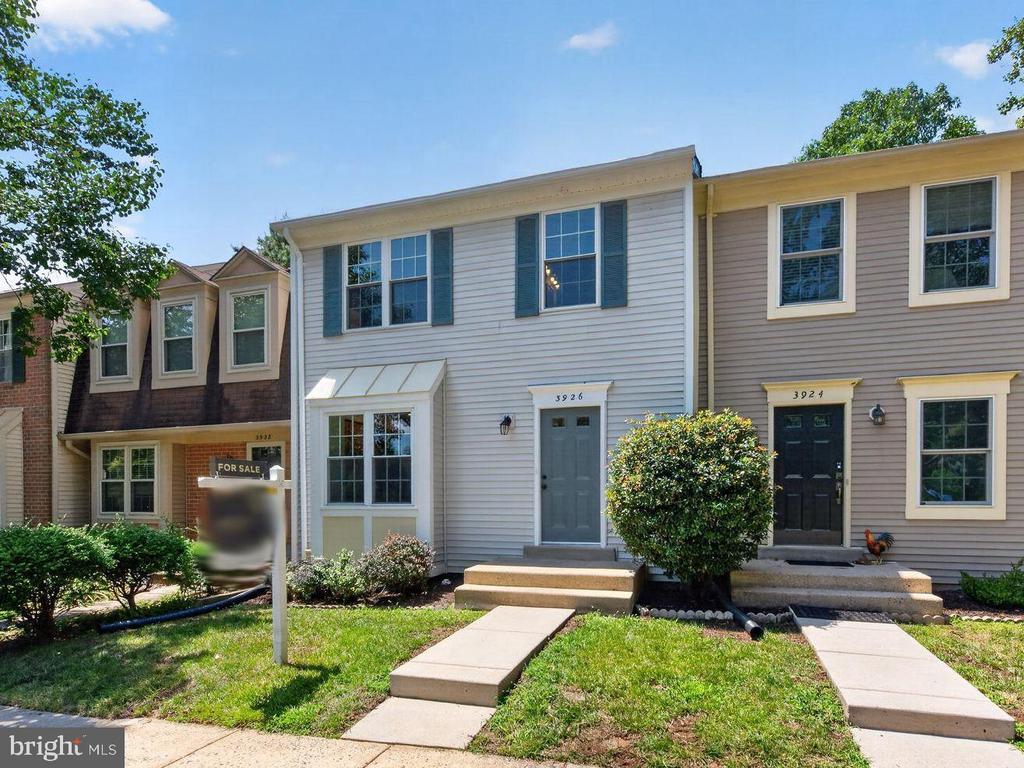 3926 COLLIS OAK COURT