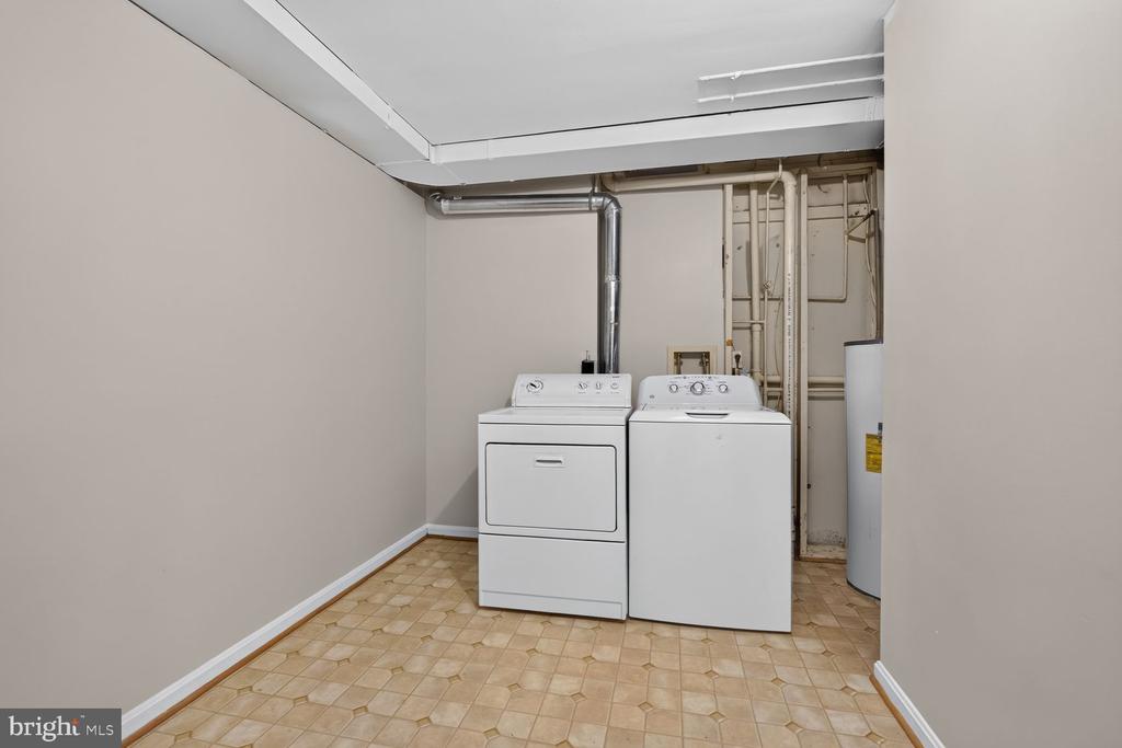 3926 COLLIS OAK COURT