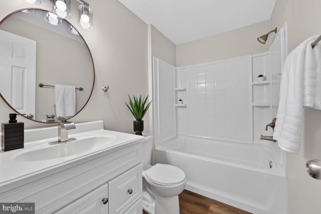 3926 COLLIS OAK COURT