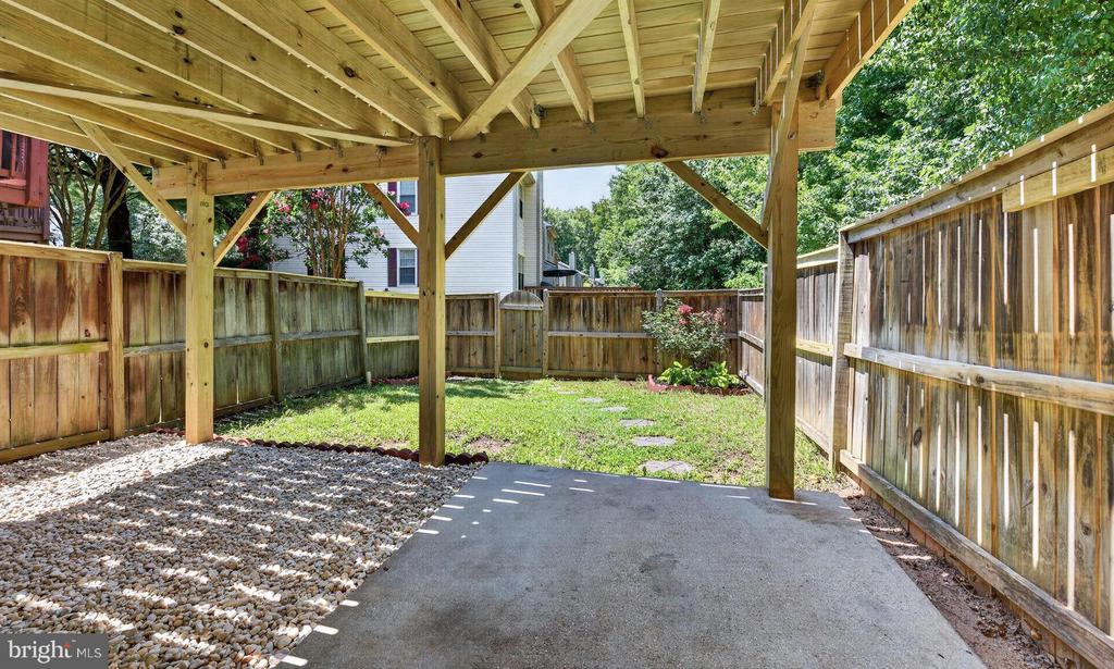 3926 COLLIS OAK COURT