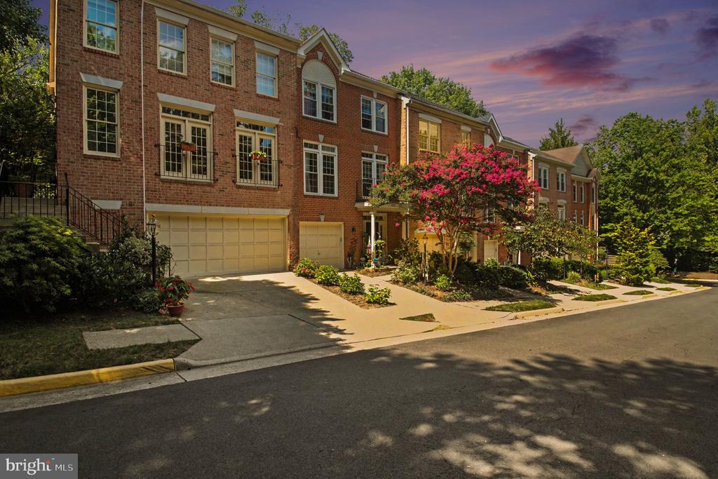1305 SUNDIAL DRIVE