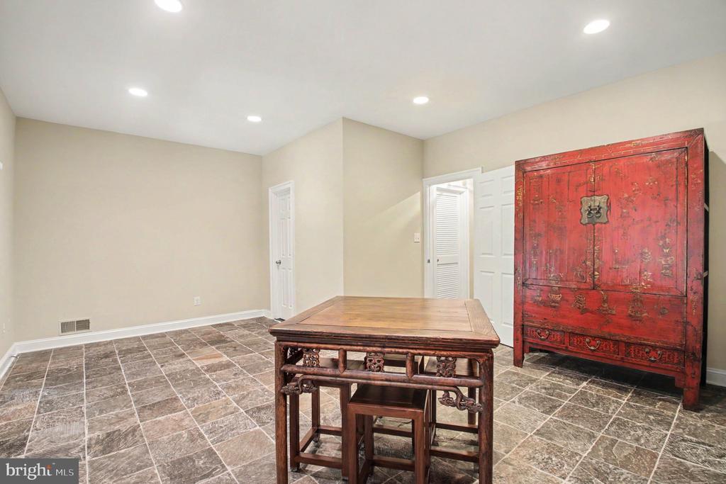 1305 SUNDIAL DRIVE